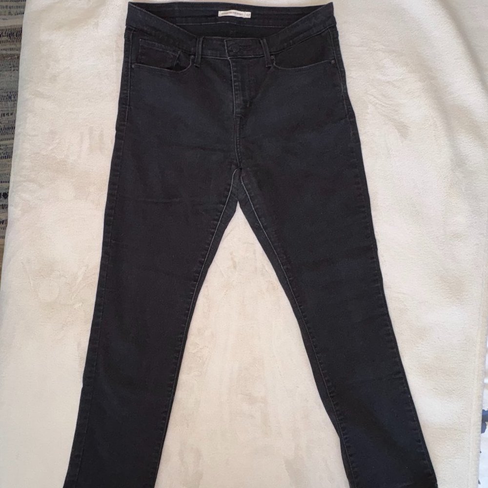 Black Levi's Midrise Skinny Jeans